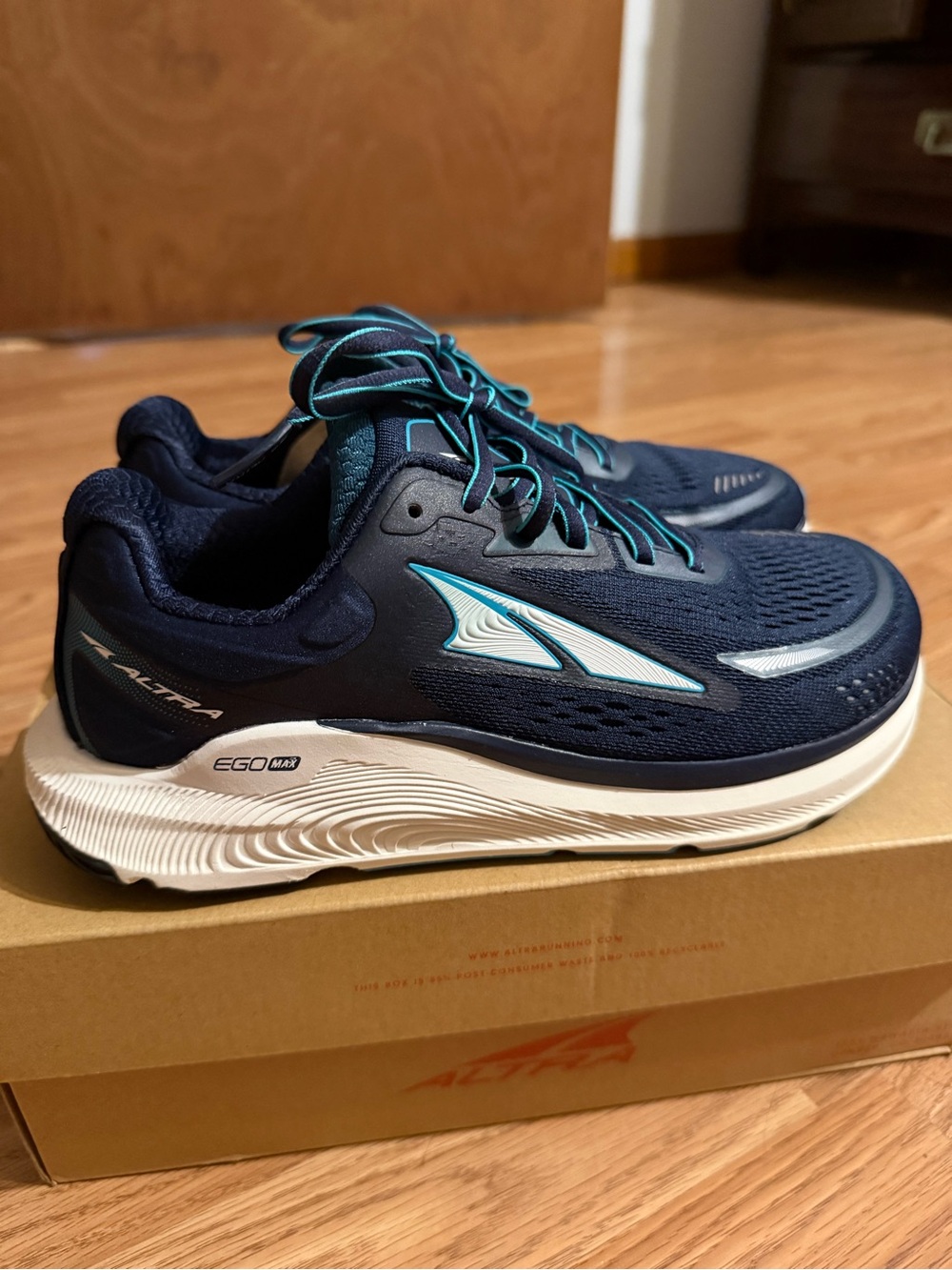 Altra Paradigm 6 women’s size 8 NEW